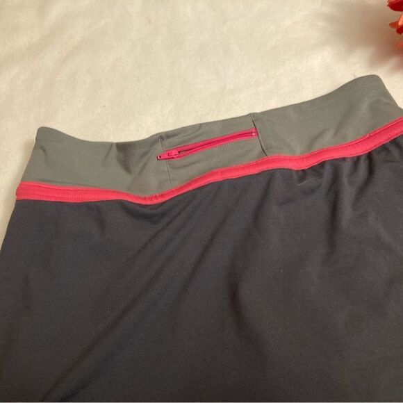 Old Navy Gray and Pink Skort - Picture 3 of 7